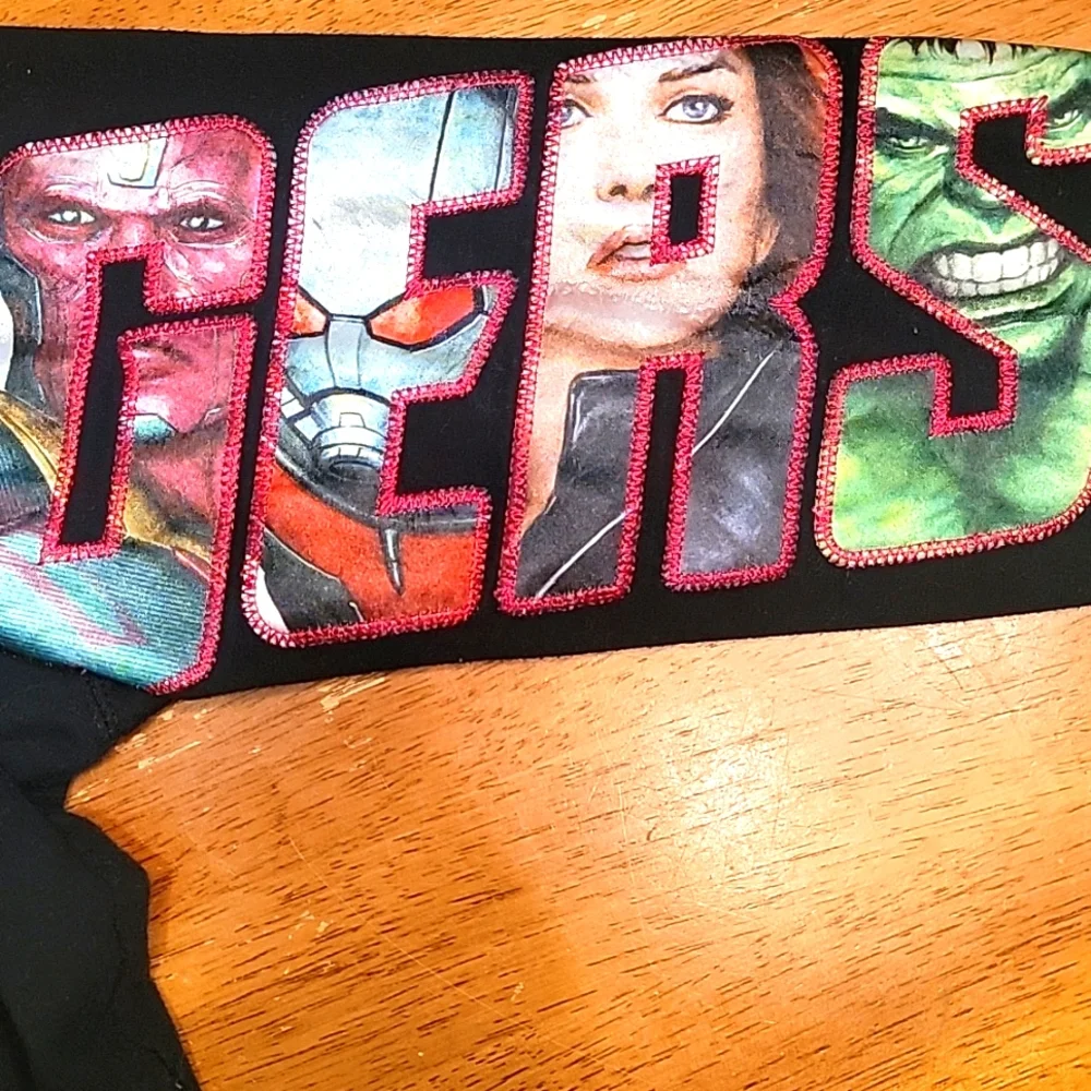Disney Parks‎ Marvel Avengers Pullover Womens Sweatshirt Size Small